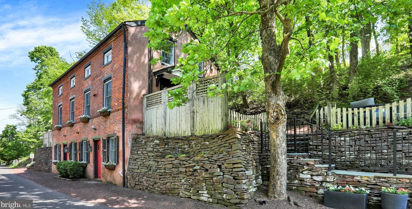 95 Mechanic St, New Hope, PA 18938-0012