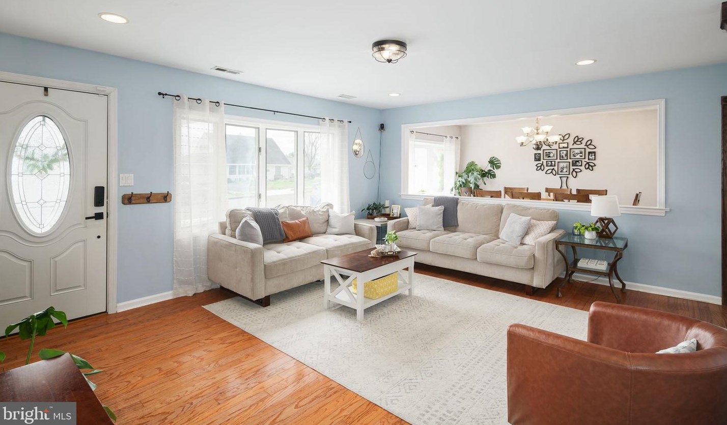 5 Candytuft Rd, Levittown, PA 19057-1613