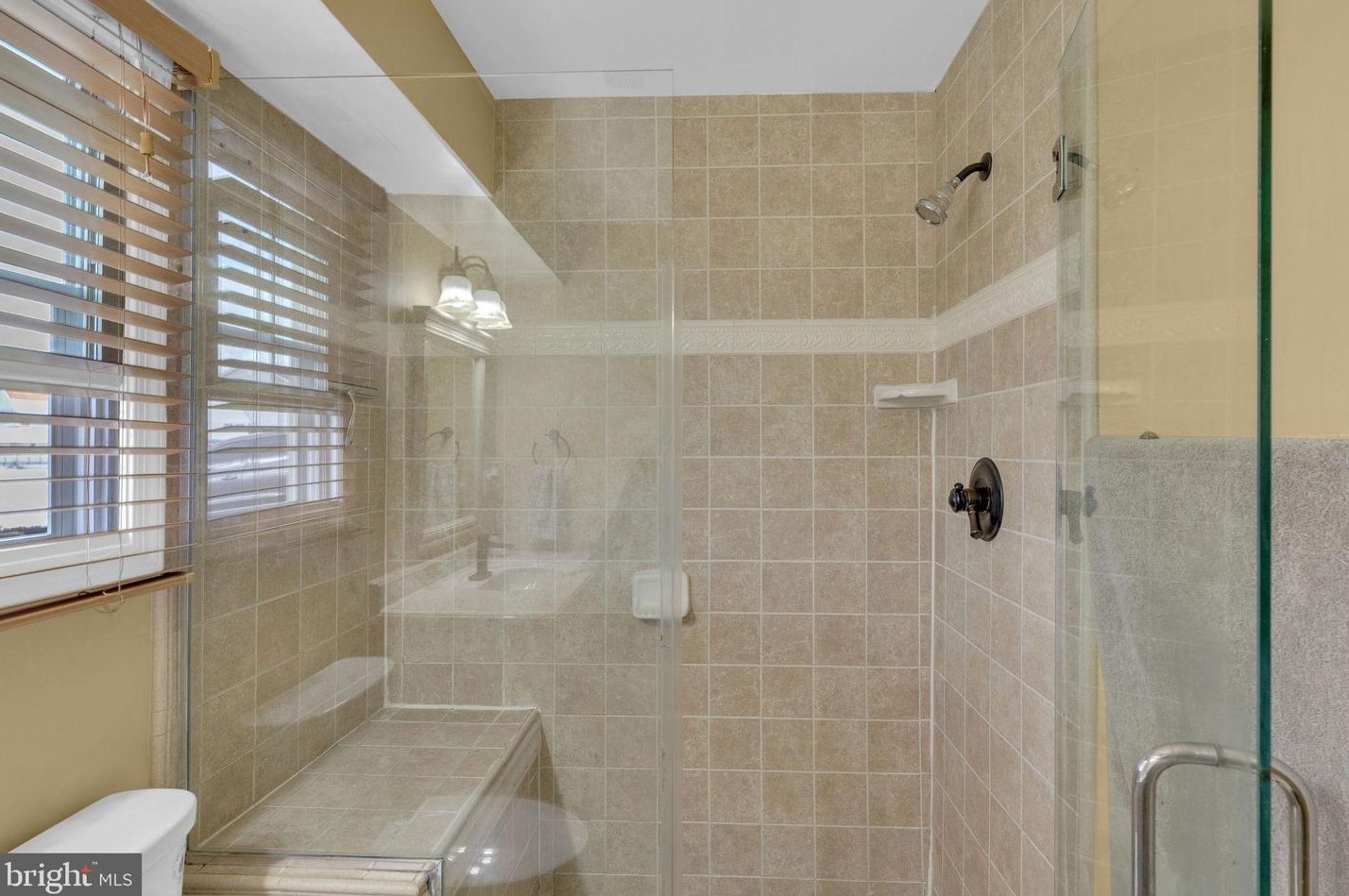 9 Rambler Ln, Levittown PA 19055-1401 exterior