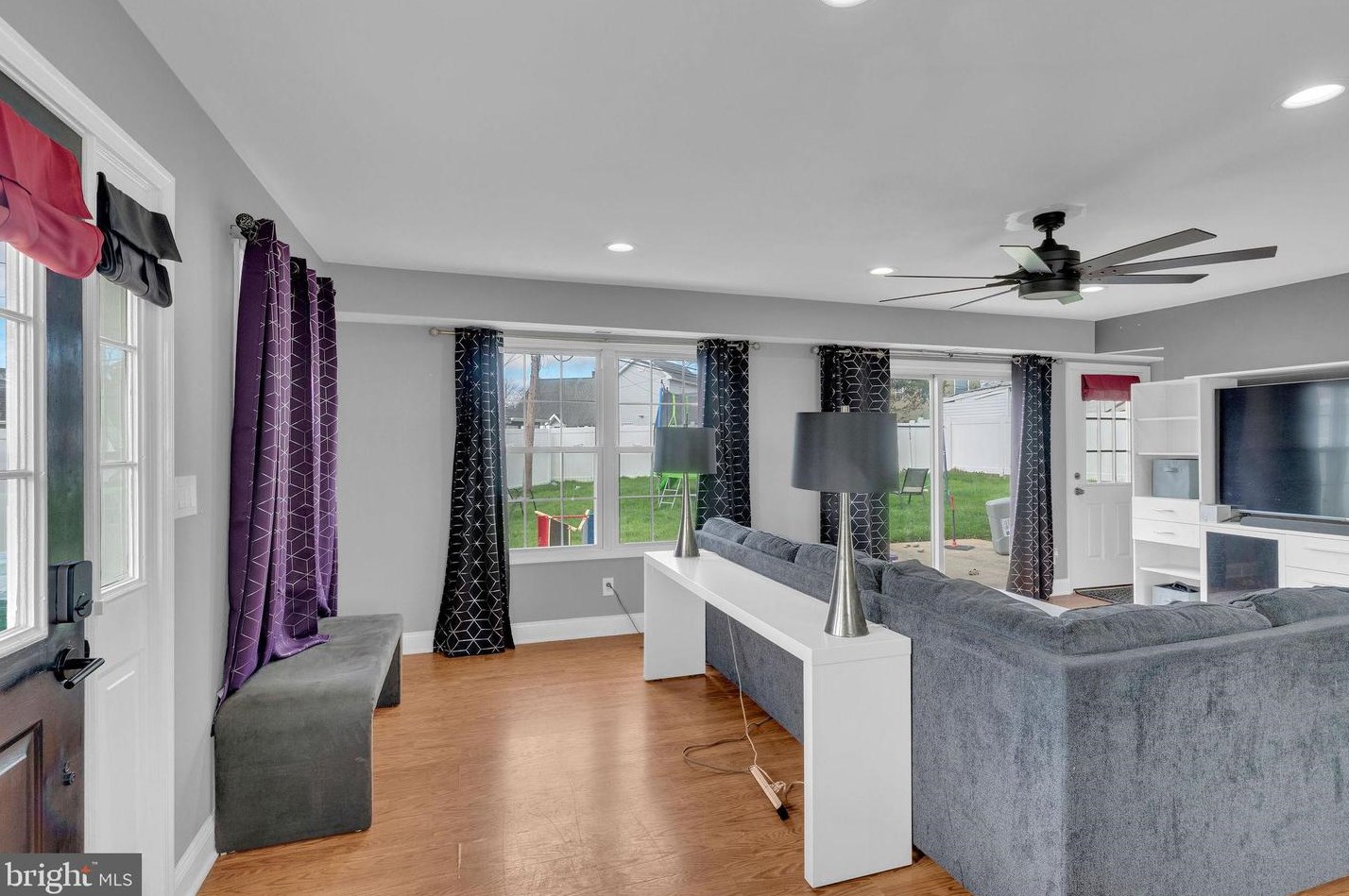 9 Rambler Ln, Levittown PA 19055-1401 exterior