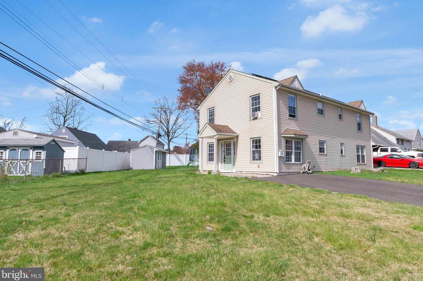 9 Rambler Ln, Levittown PA 19055-1401 exterior