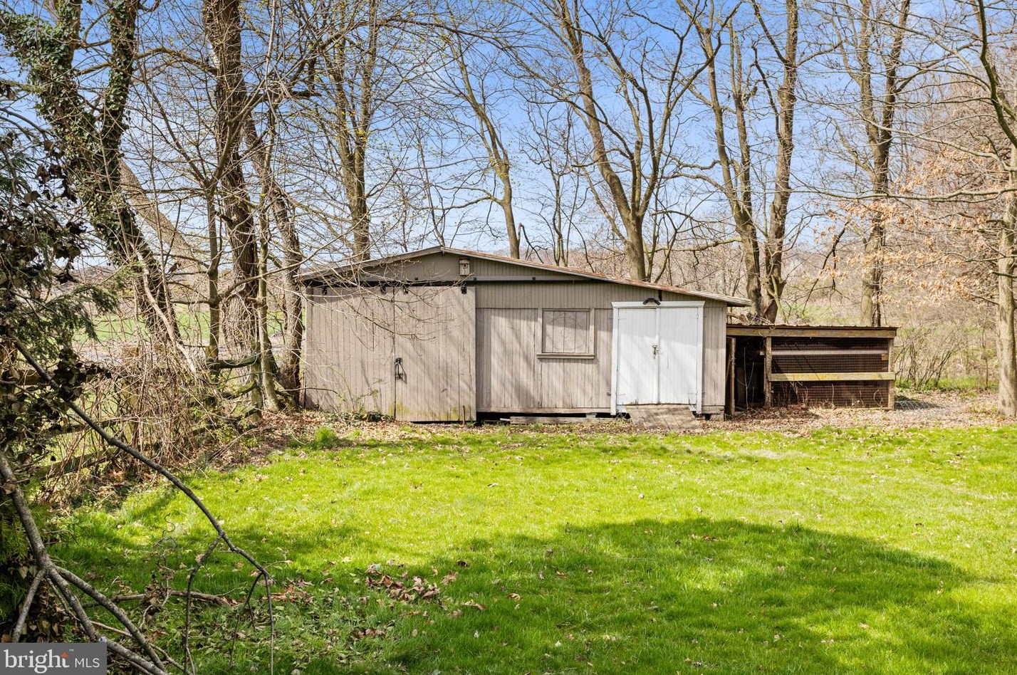 2860 Old Bethlehem Pike, Quakertown PA  18951-4025 exterior