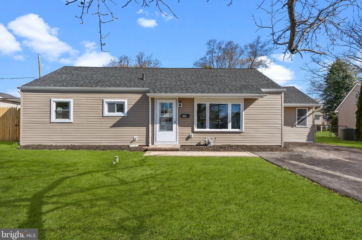 143 Lebbie Ln, Fairless Hills, PA 19030-2403
