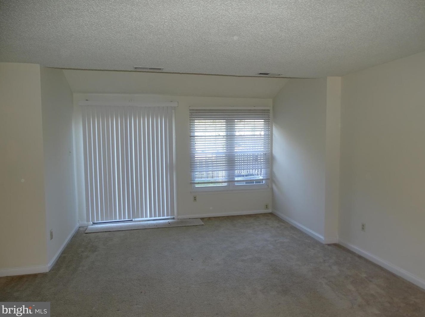 31 Plumly Way, Southampton PA  18966-5500 exterior