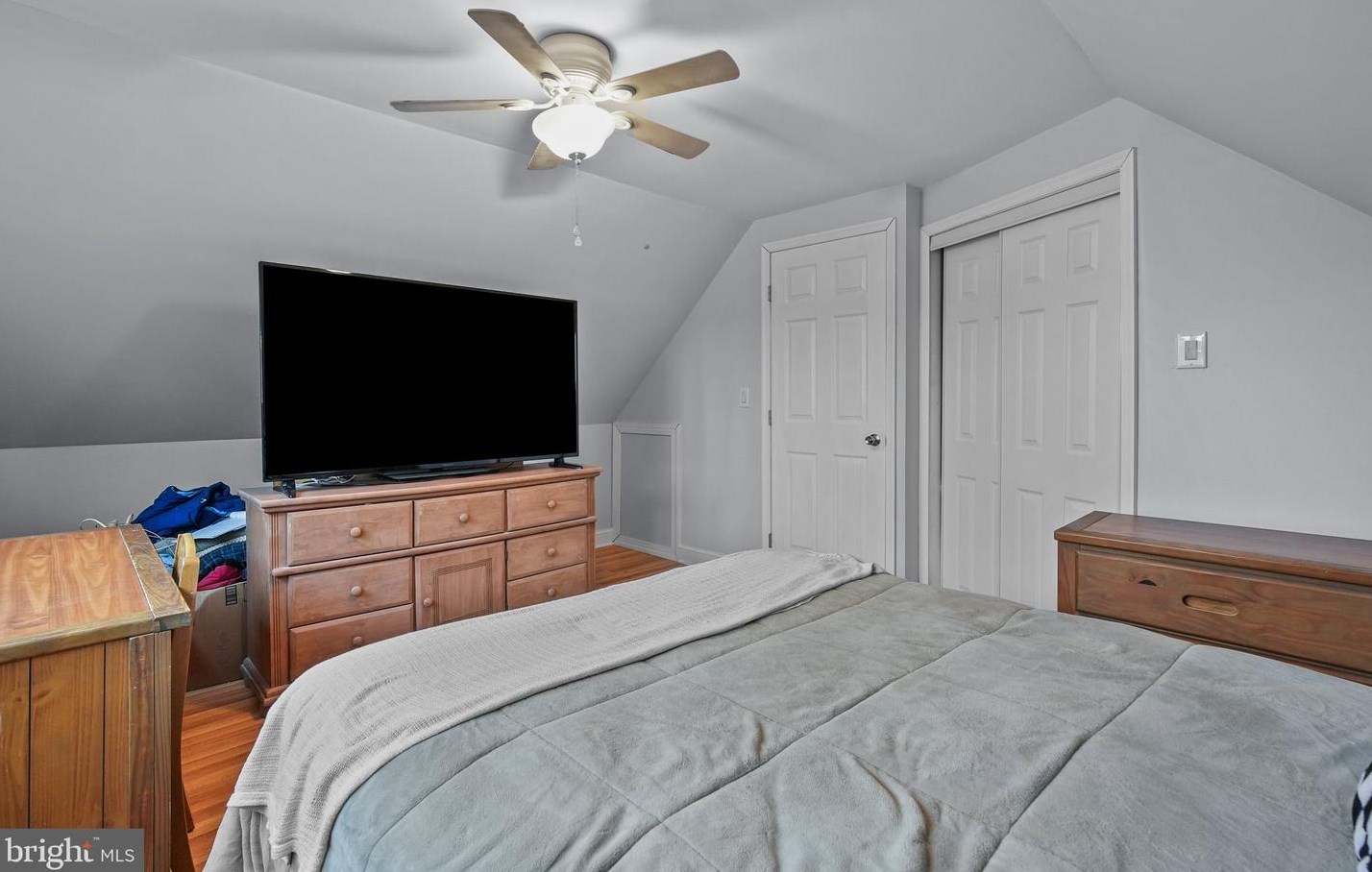 85 Quaker Hill Rd, Levittown PA  19057-1901 exterior