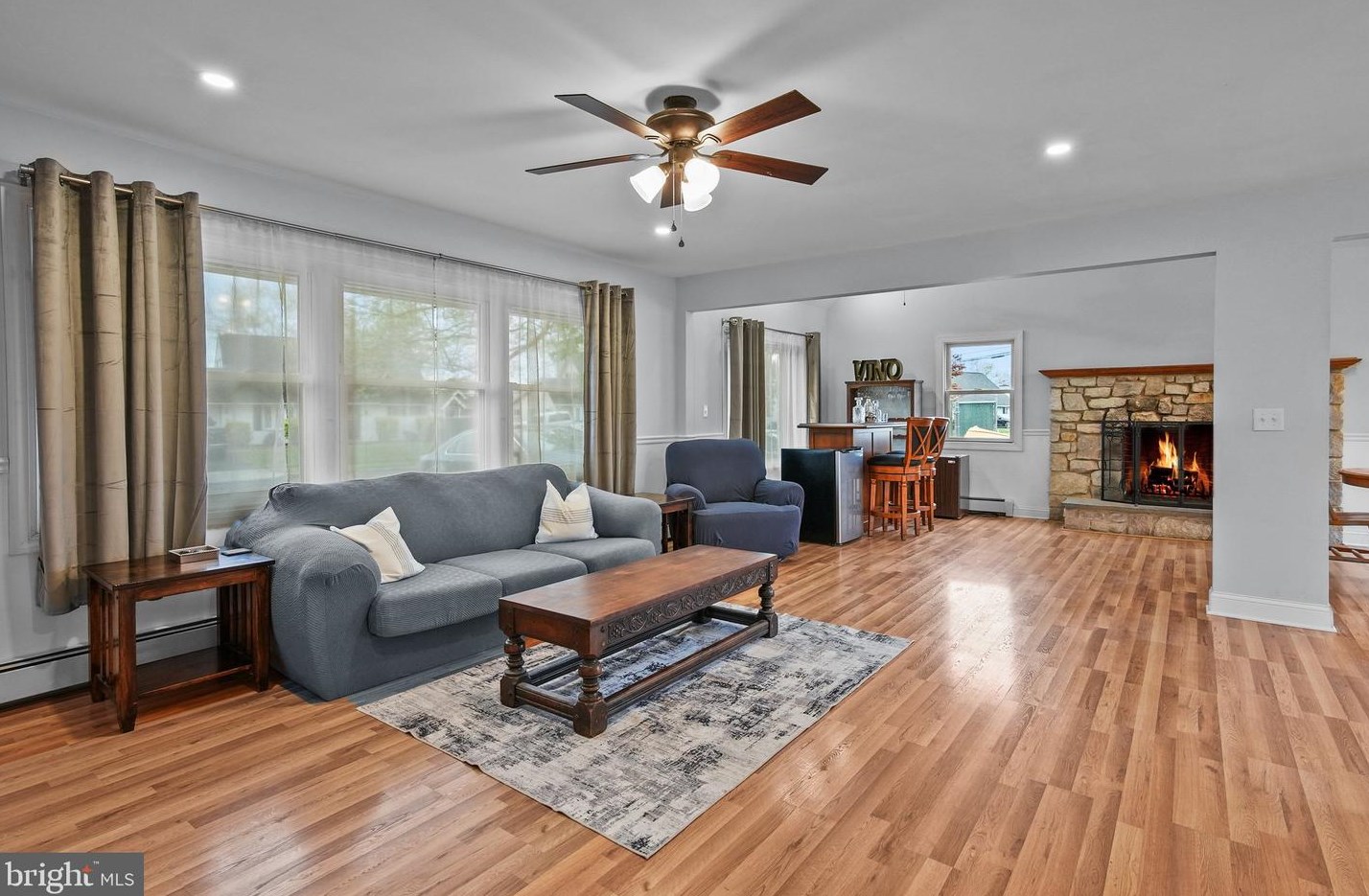 85 Quaker Hill Rd, Levittown PA  19057-1901 exterior