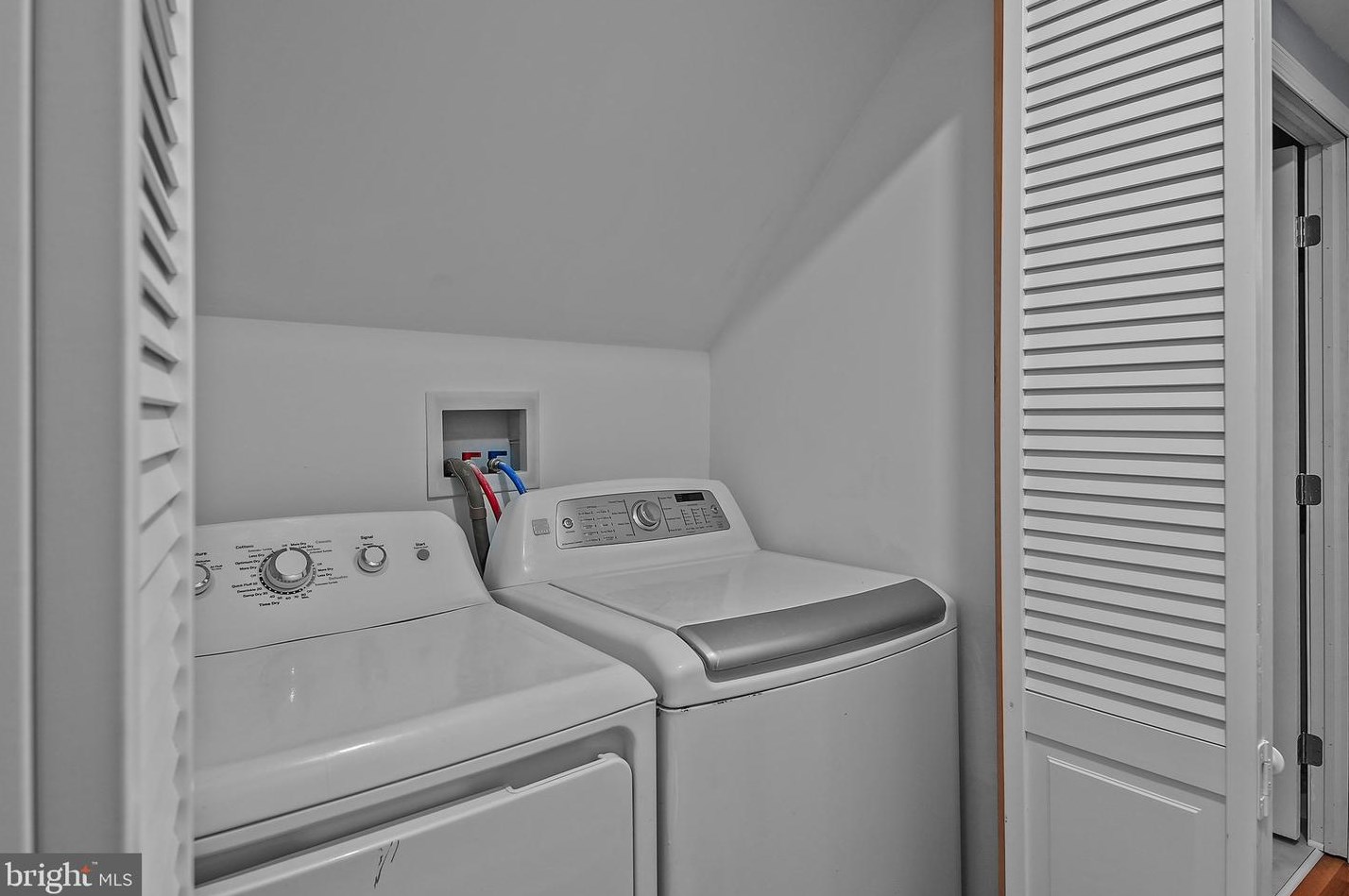 85 Quaker Hill Rd, Levittown PA  19057-1901 exterior