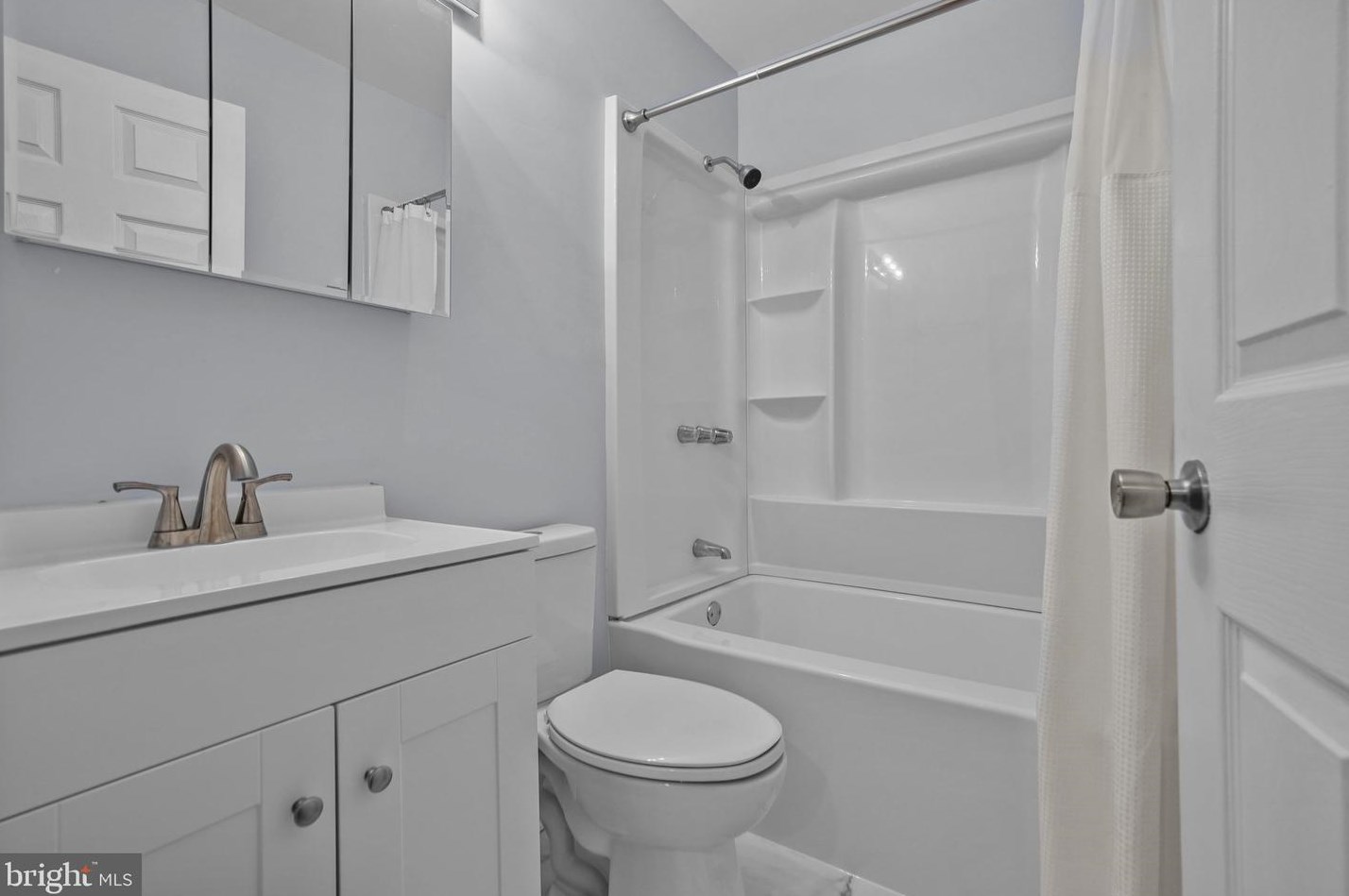 85 Quaker Hill Rd, Levittown PA  19057-1901 exterior