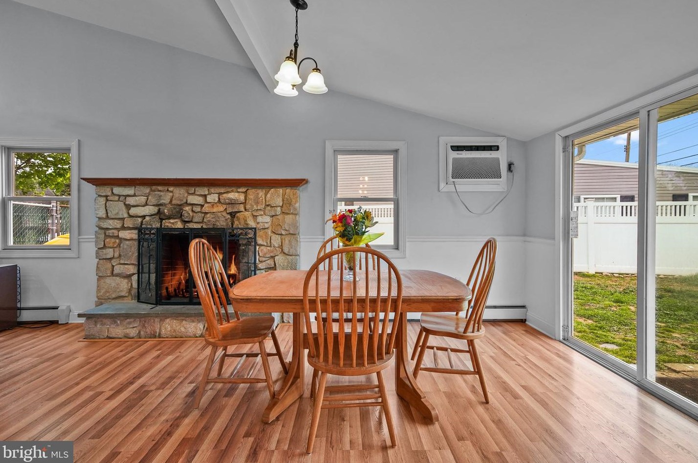 85 Quaker Hill Rd, Levittown PA  19057-1901 exterior