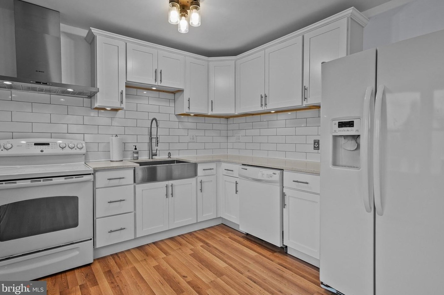 85 Quaker Hill Rd, Levittown PA  19057-1901 exterior