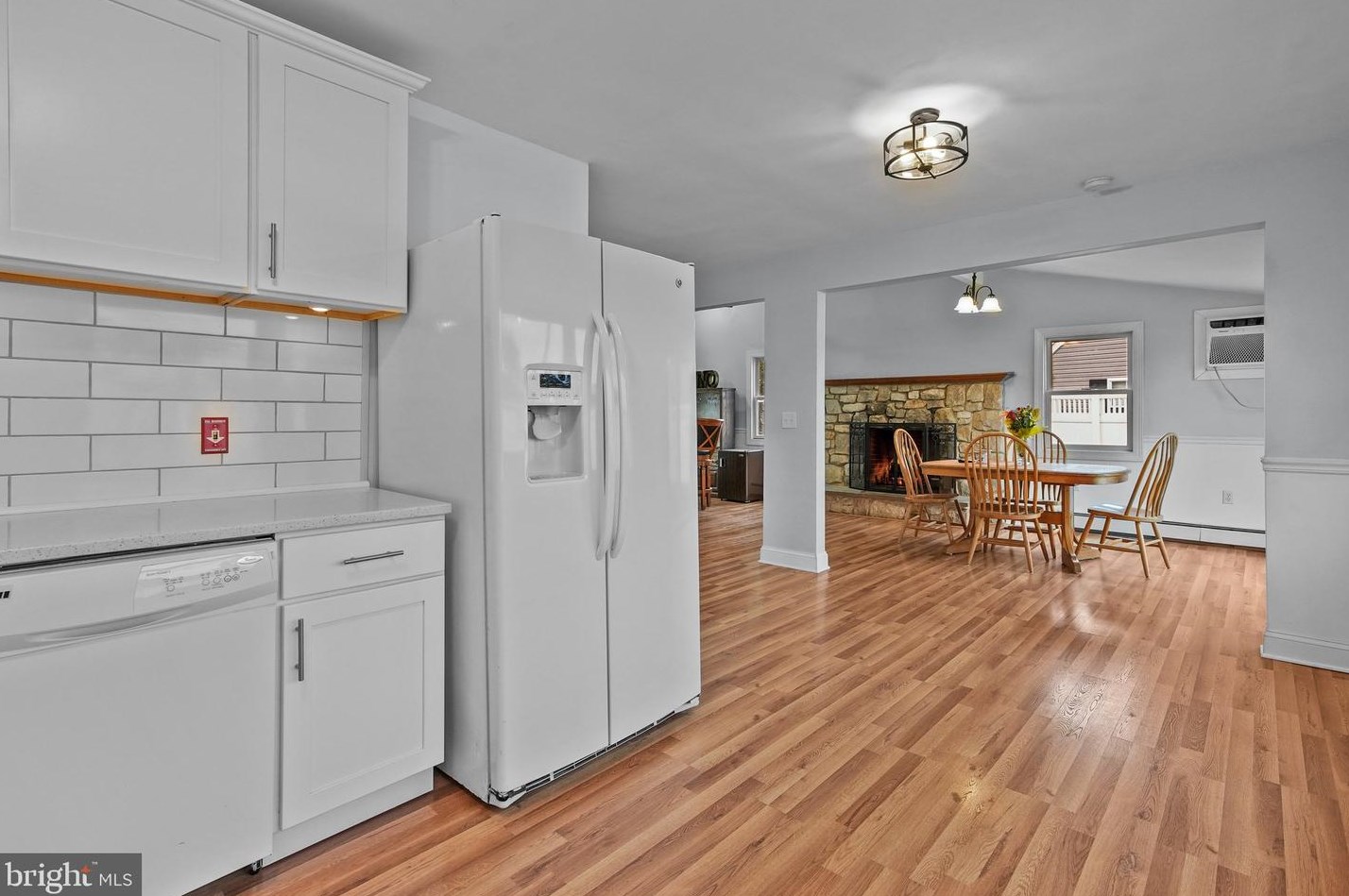 85 Quaker Hill Rd, Levittown PA  19057-1901 exterior