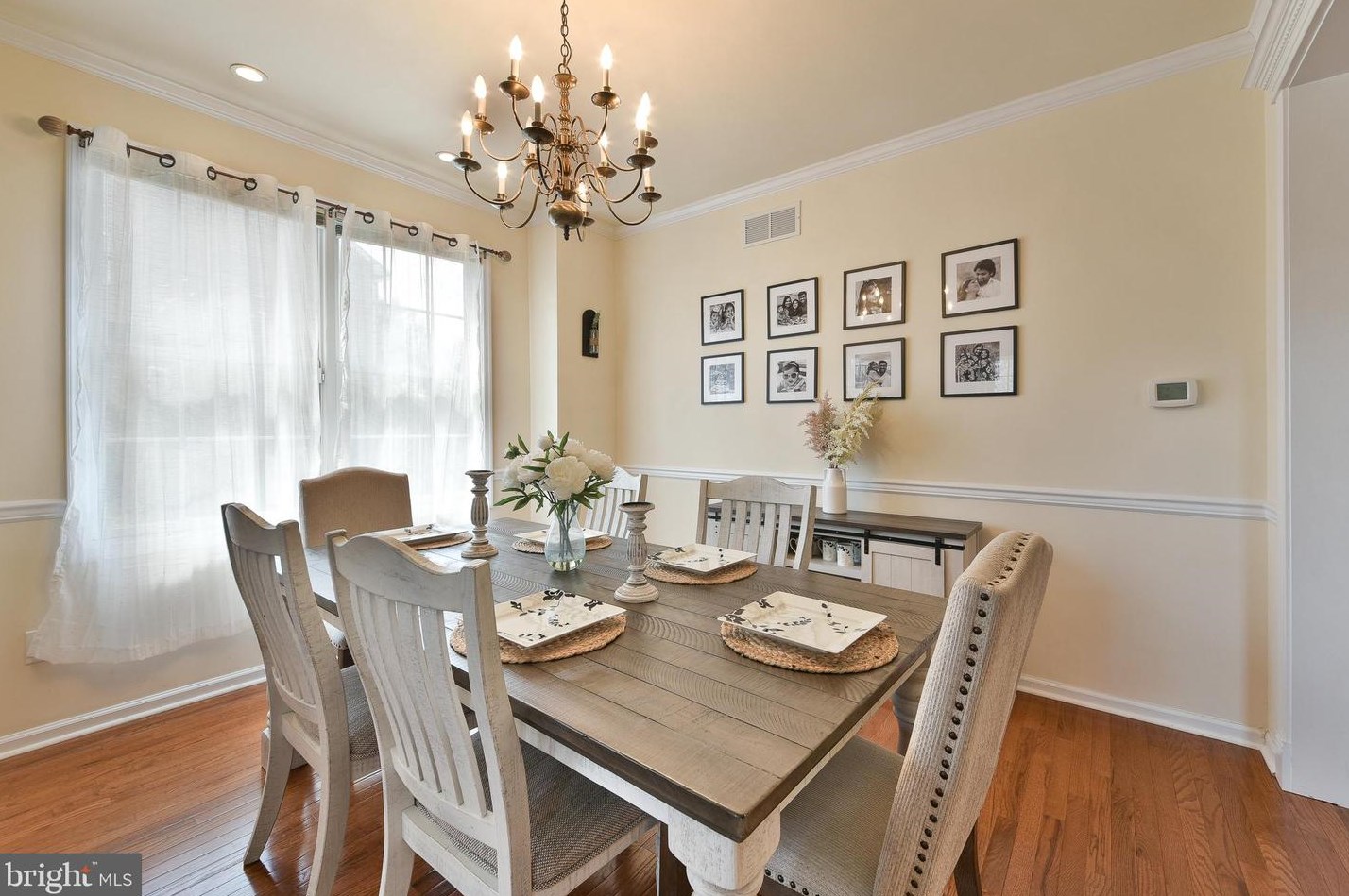 1220 Oakland Ave, Levittown PA  19056-2104 exterior