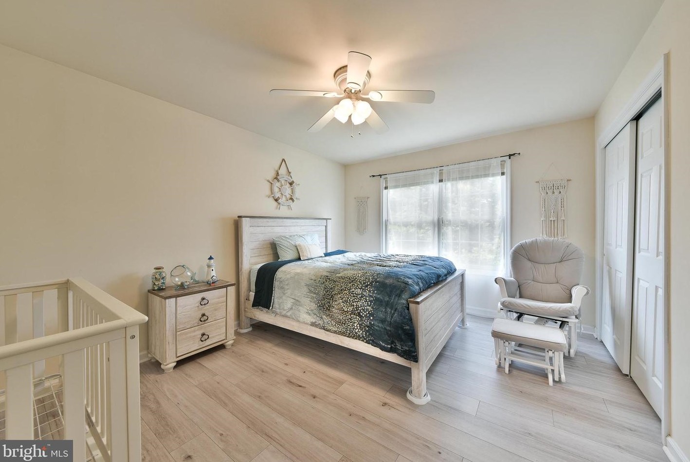 1220 Oakland Ave, Levittown PA  19056-2104 exterior