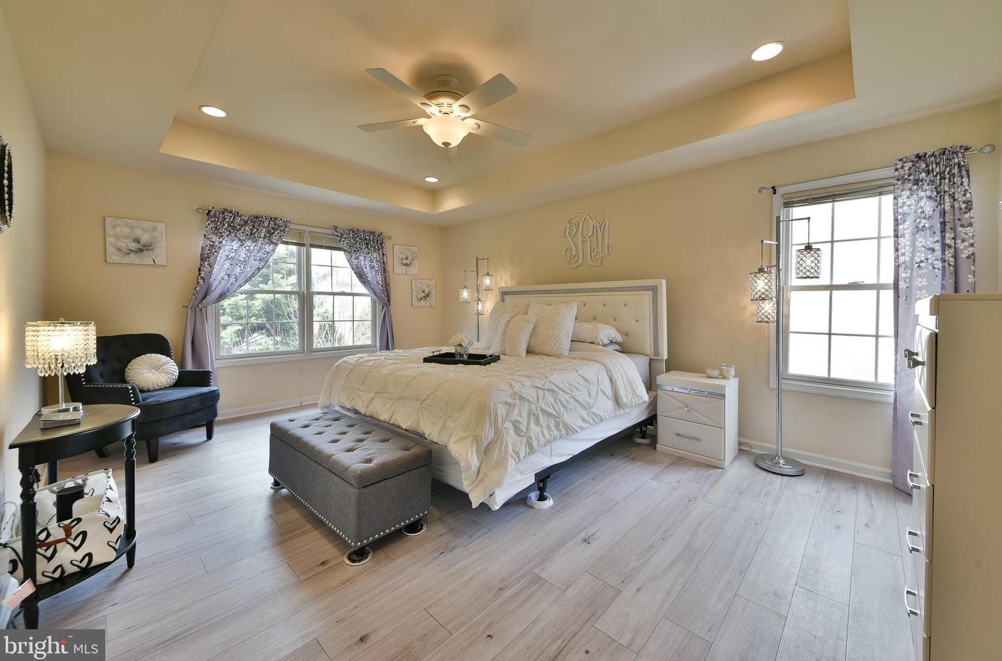 1220 Oakland Ave, Levittown PA  19056-2104 exterior