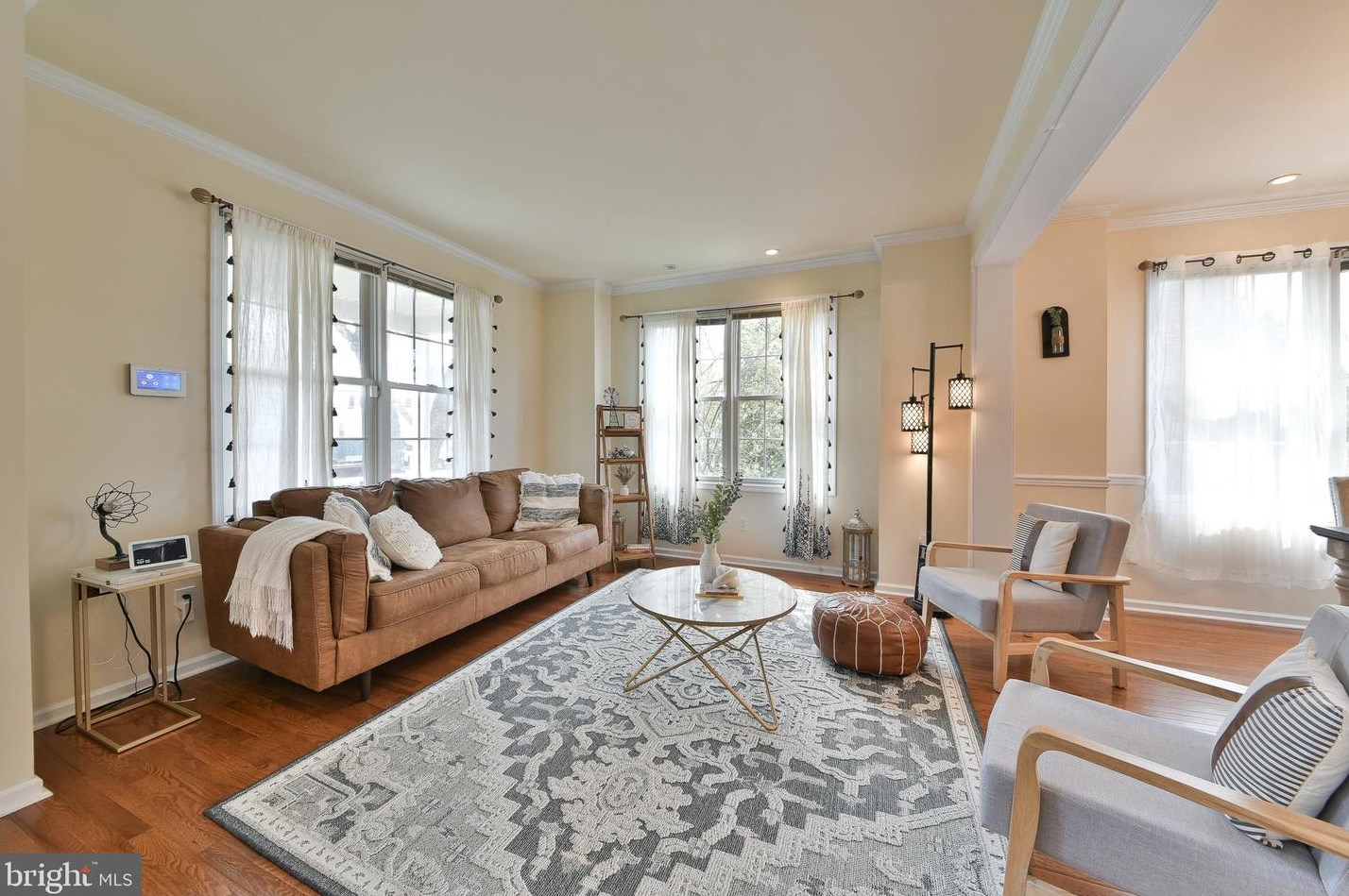 1220 Oakland Ave, Levittown PA  19056-2104 exterior