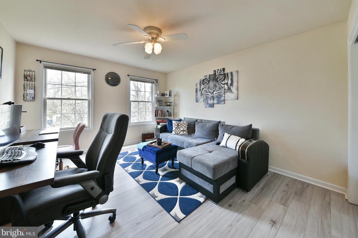 1220 Oakland Ave, Levittown PA  19056-2104 exterior