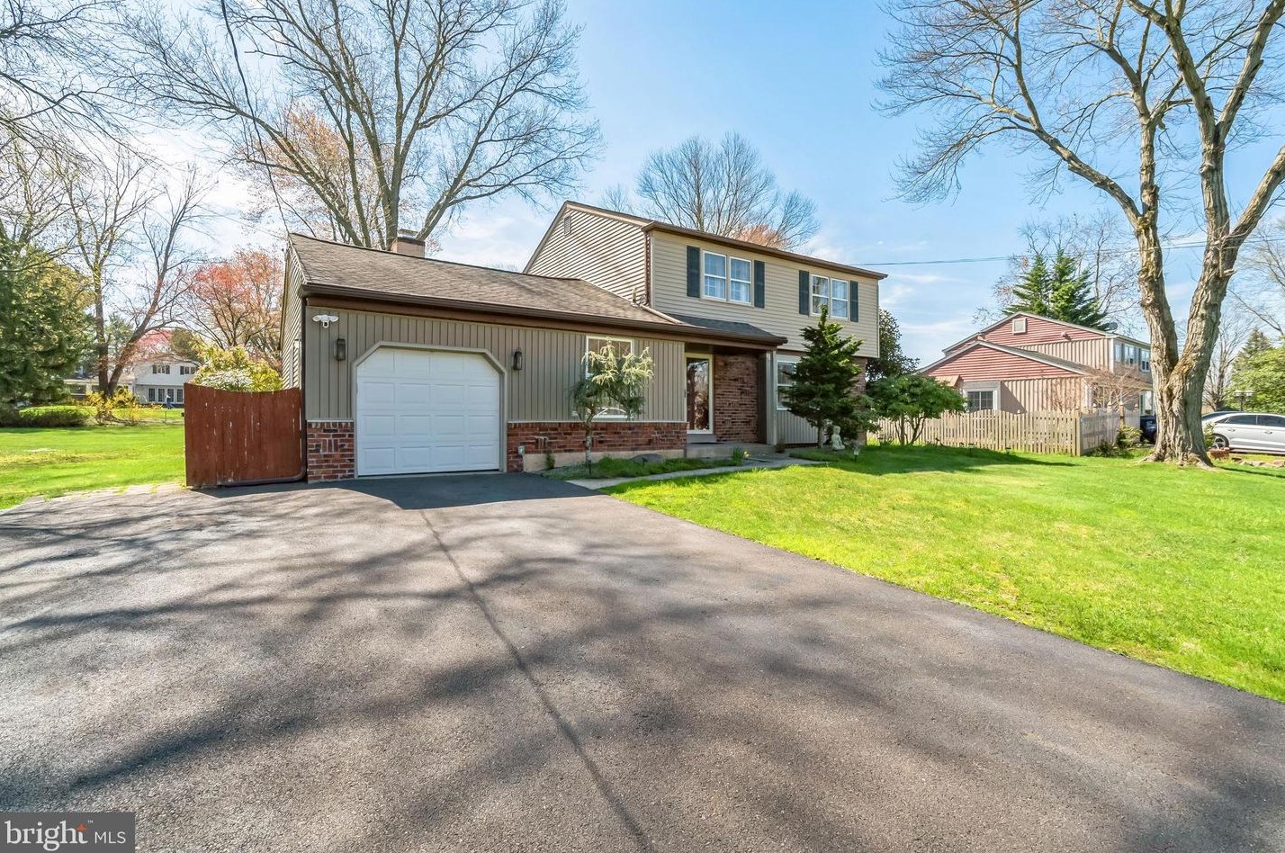 104 Sioux Rd, Gardenville, PA