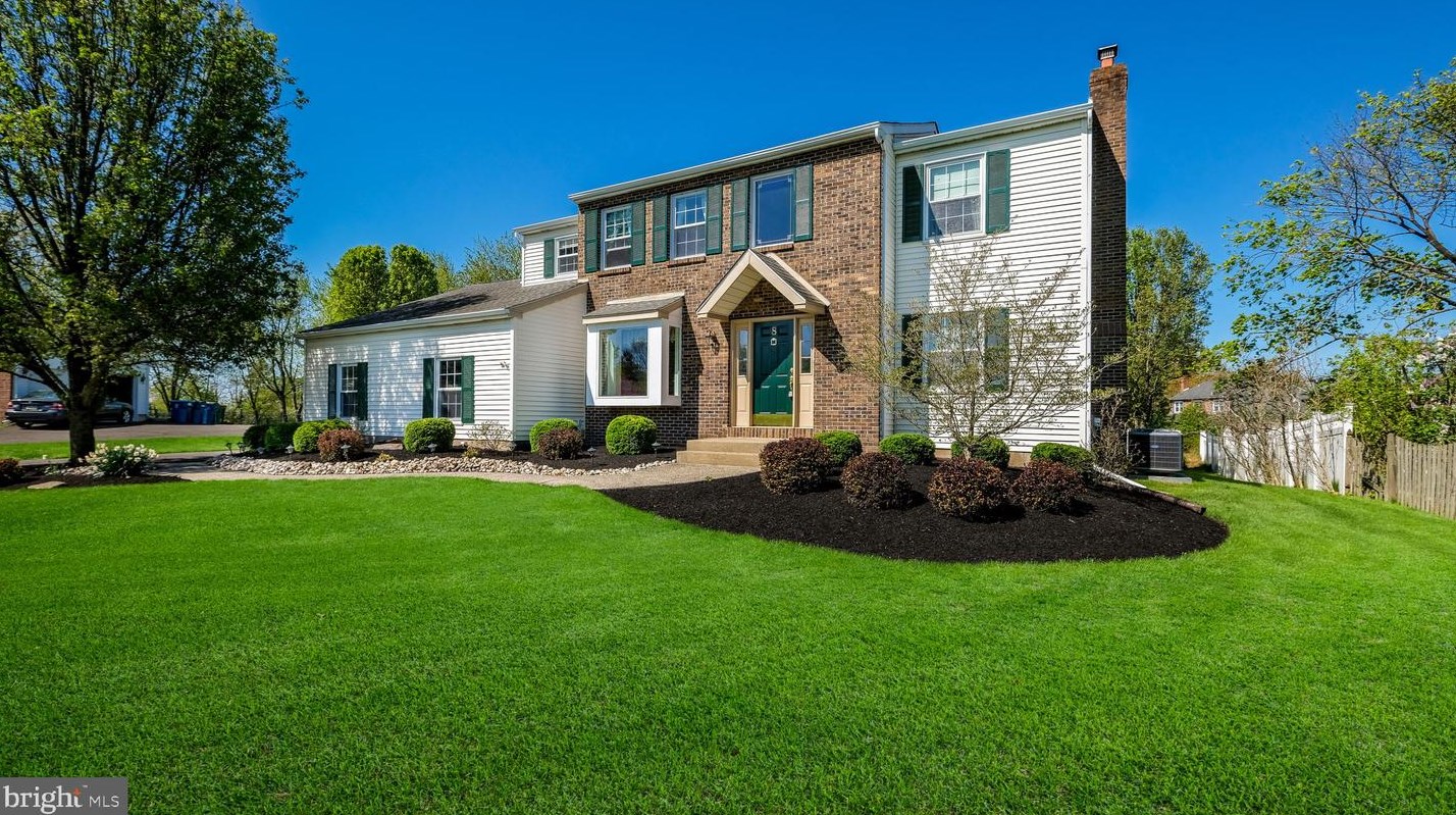8 Hampton Cir, Upper Makefield, PA 18940