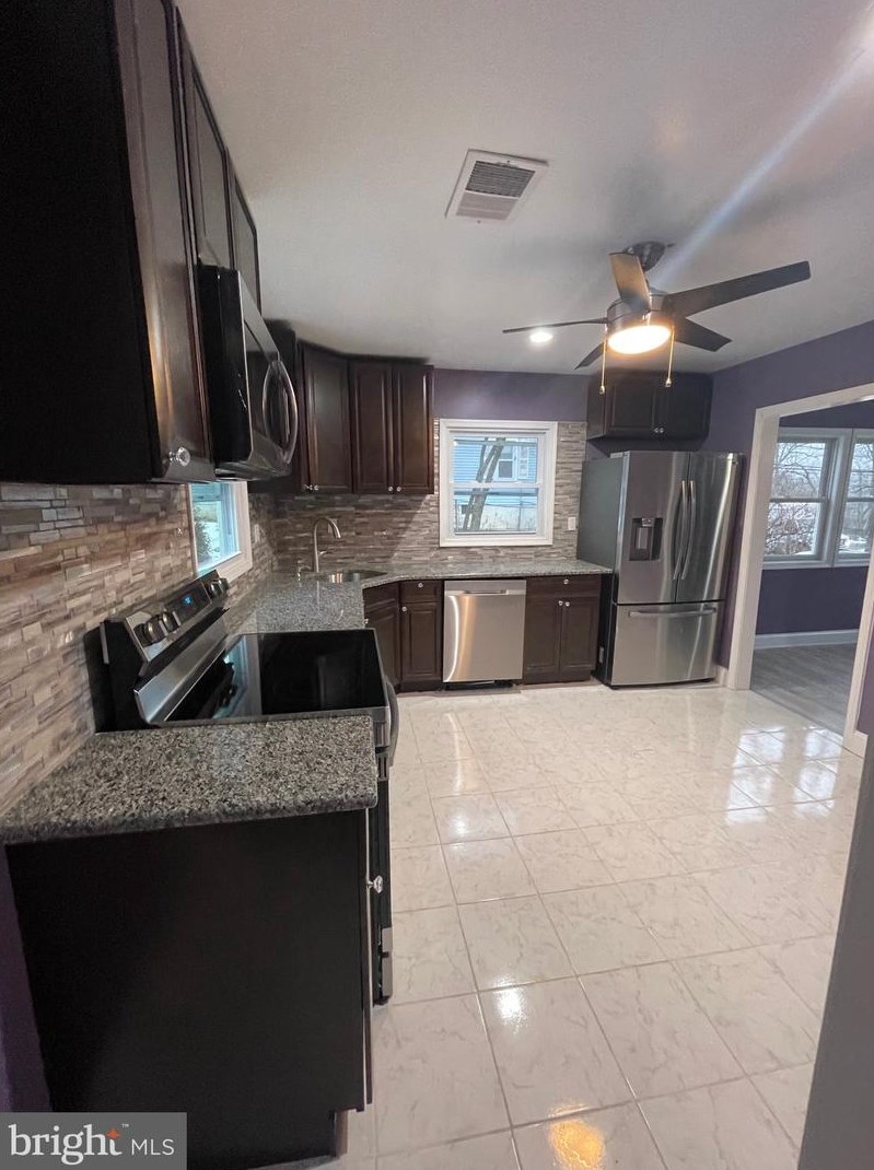 4104 Newportville Rd, Levittown, PA 19056