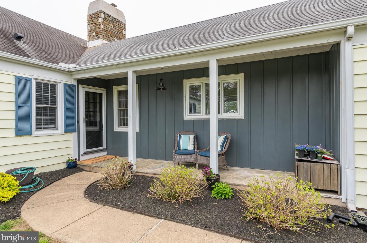 1 Scammell Dr, Yardley, PA 19067-4218