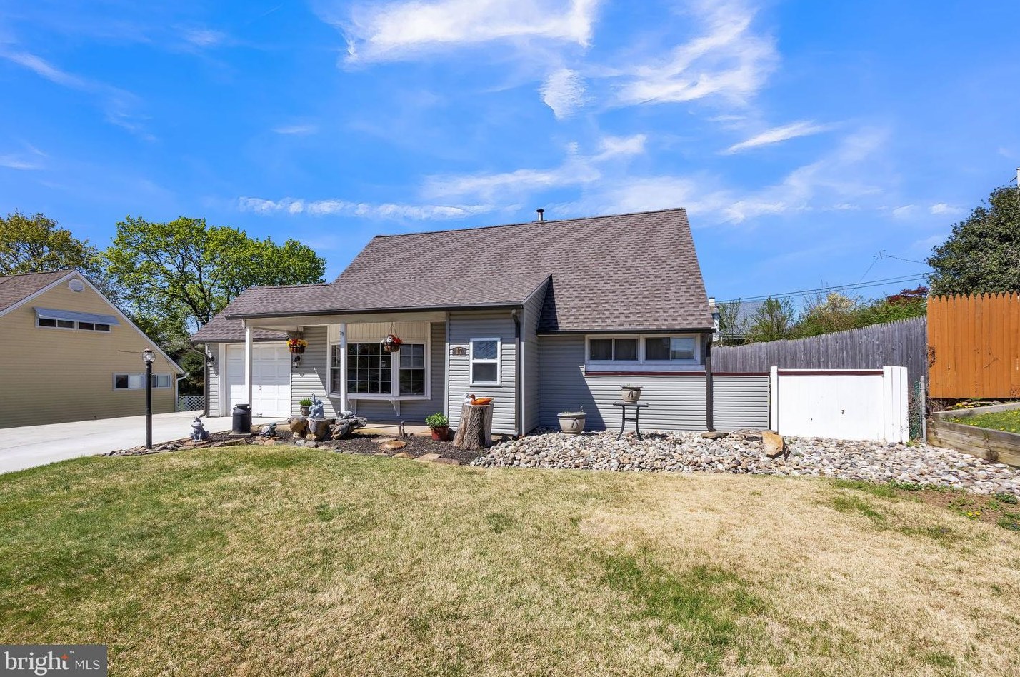 17 Jump Hill Rd, Levittown, PA 19056