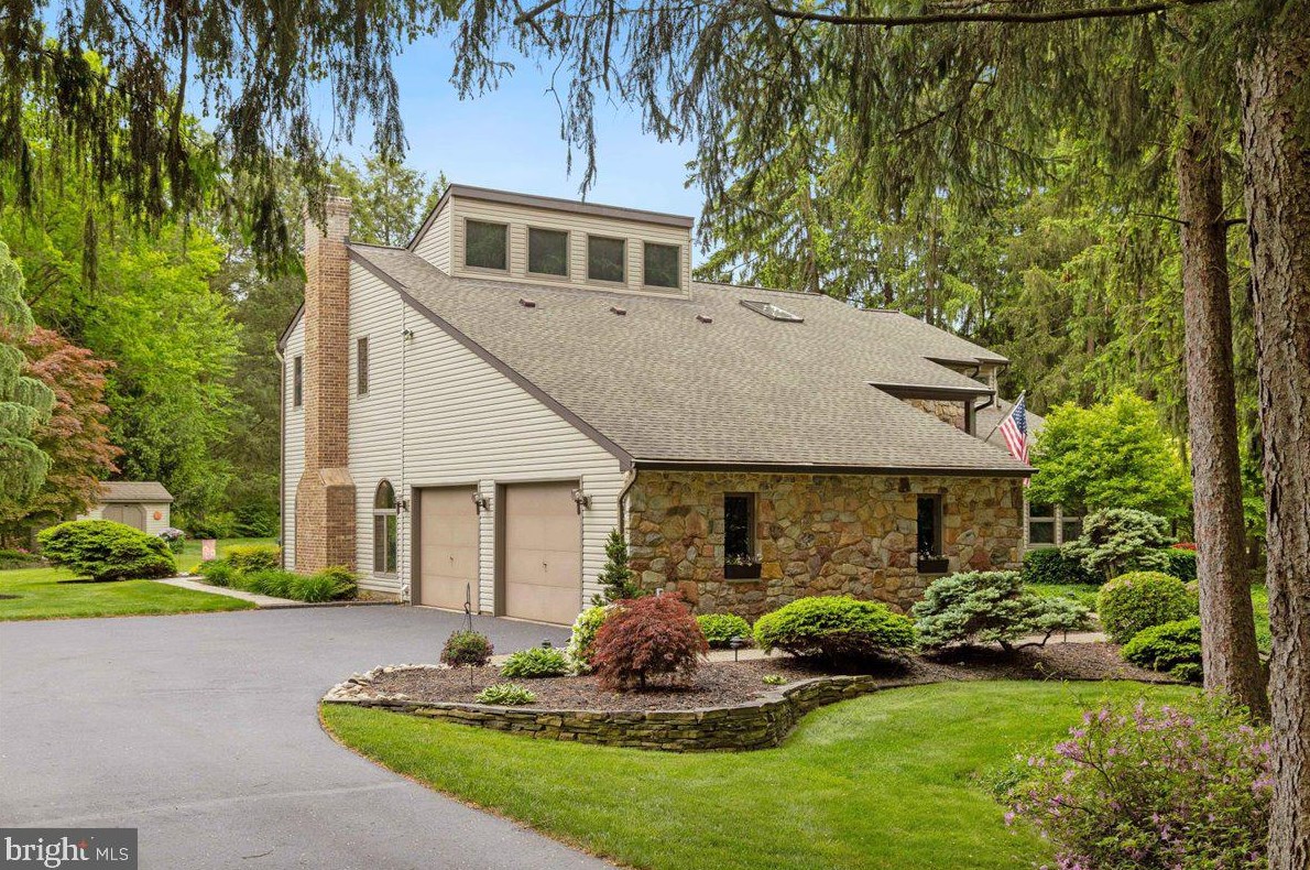 29 Deer Path Rd, Gardenville, PA