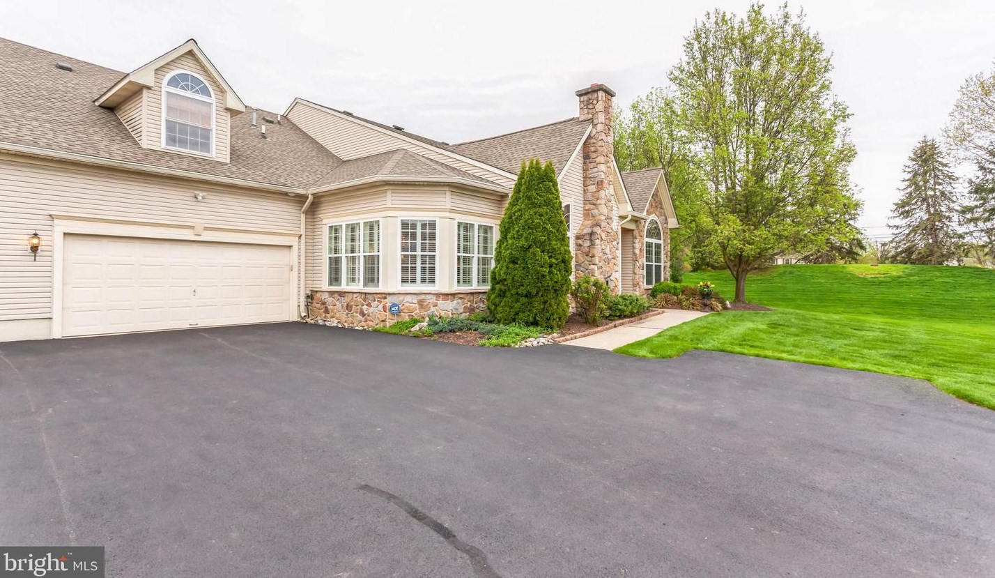 109 Shady Brook Dr, Langhorne PA 19047-8028 exterior