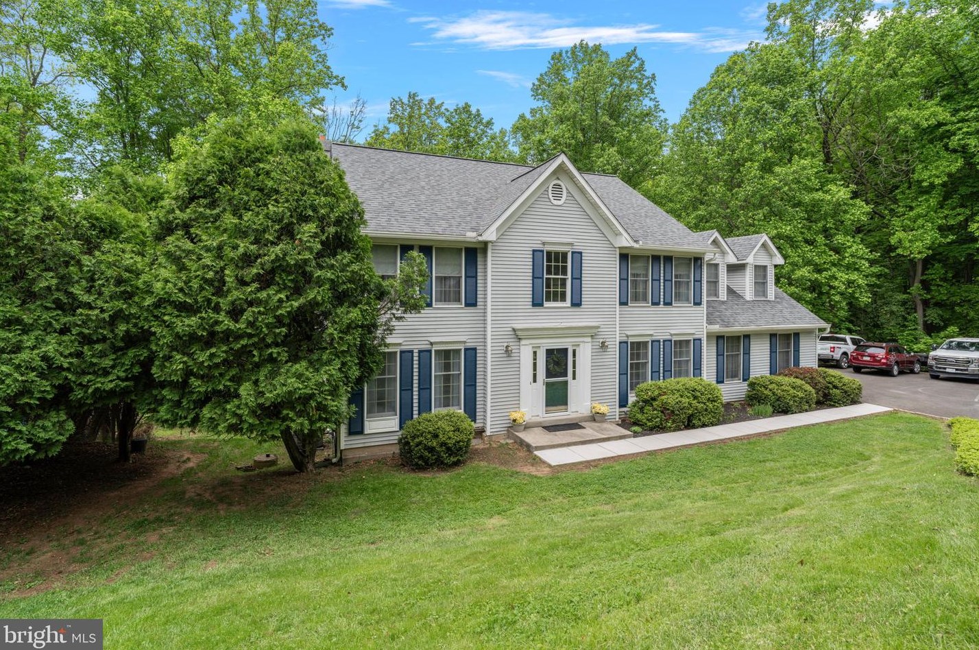 738 Norfolk Ln, Langhorne, PA 19053