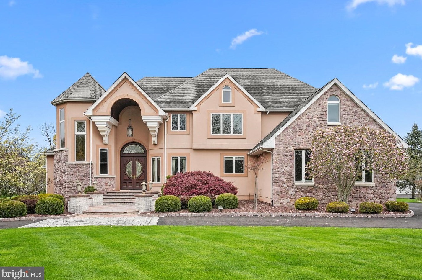 10 Valley View Dr, Upper Makefield, PA 18940