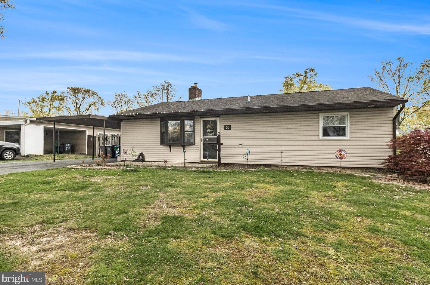 76 Tall Pine Ln, Levittown, PA 19054