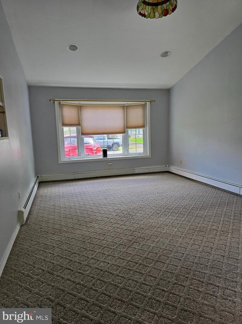 5 Copper Beech Ln, Levittown PA  19055-1629 exterior