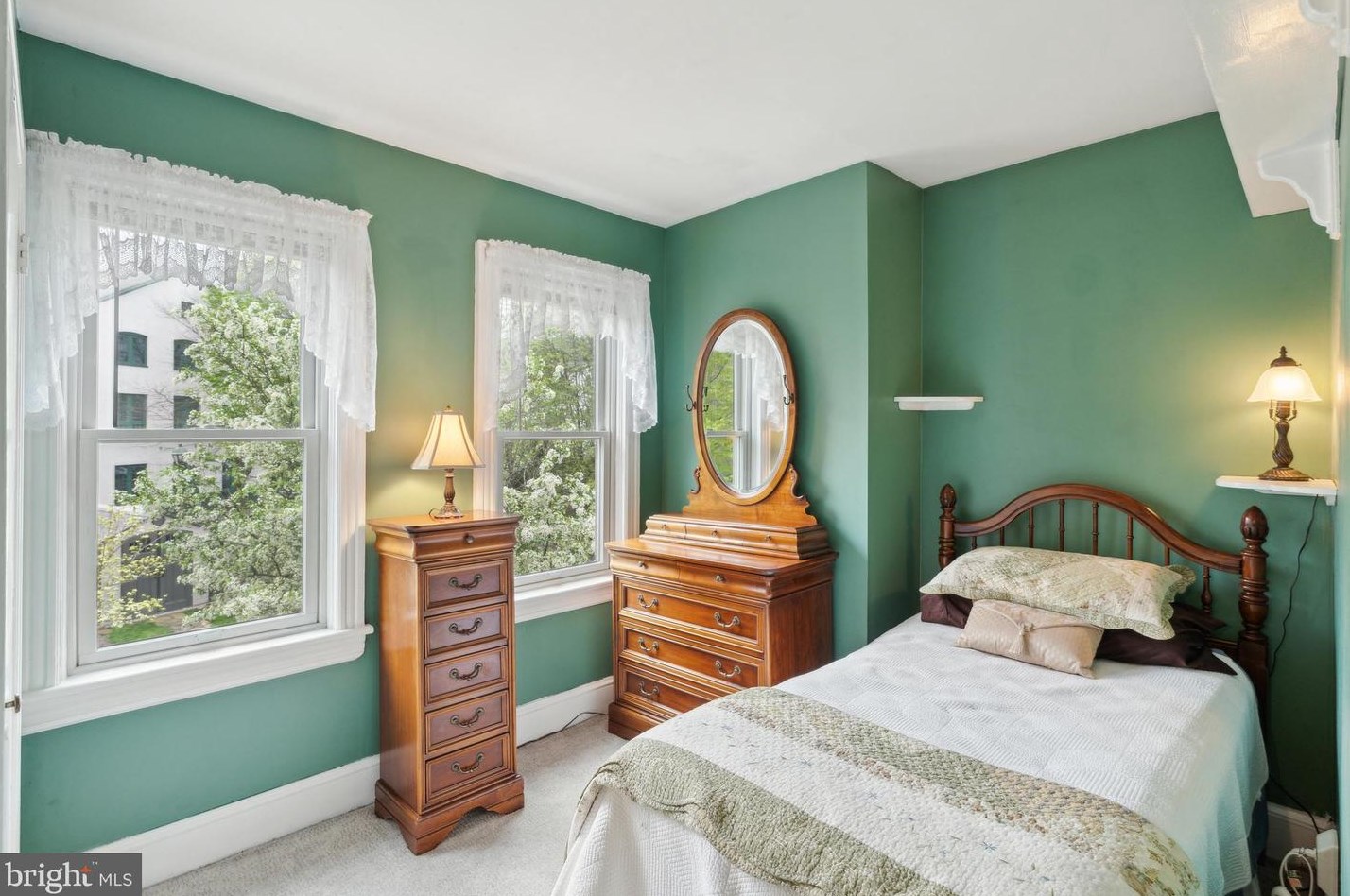 44 Sterling St, Upper Makefield PA  18940-1825 exterior