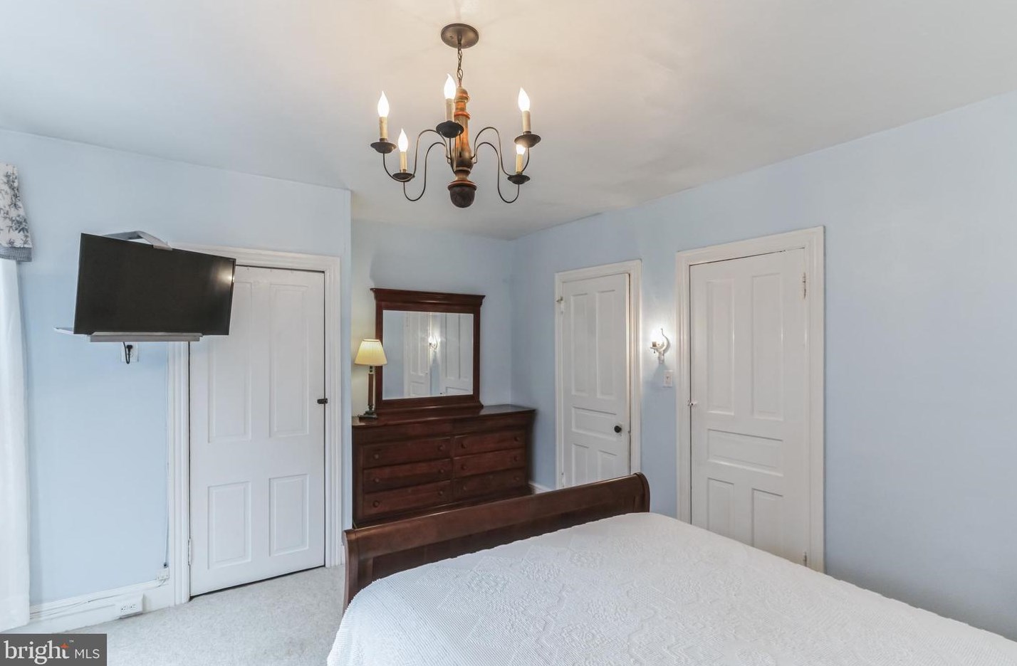 44 Sterling St, Upper Makefield PA  18940-1825 exterior