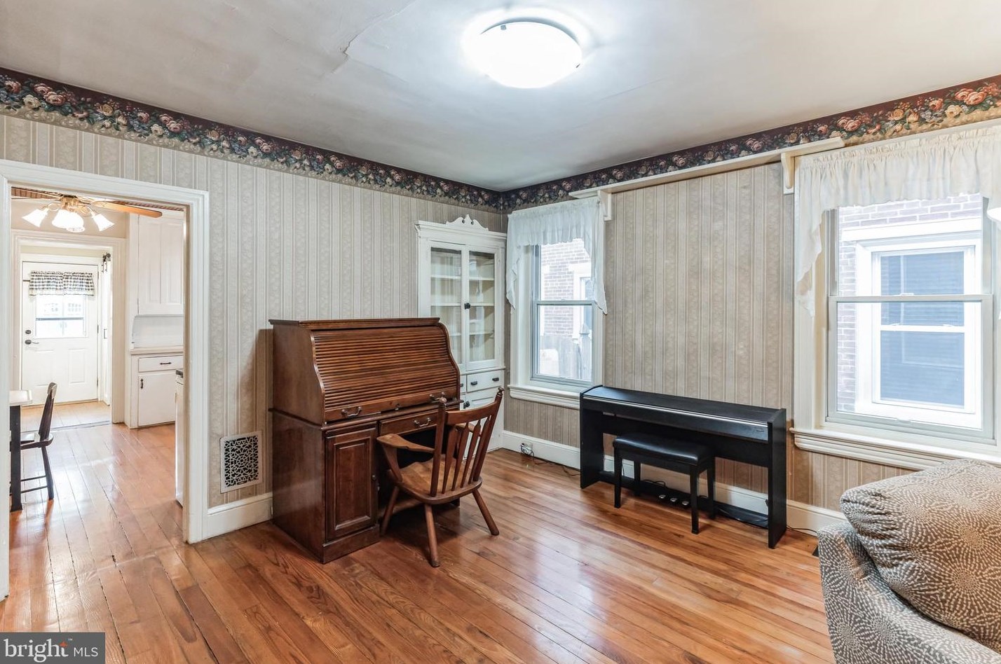 44 Sterling St, Upper Makefield PA  18940-1825 exterior