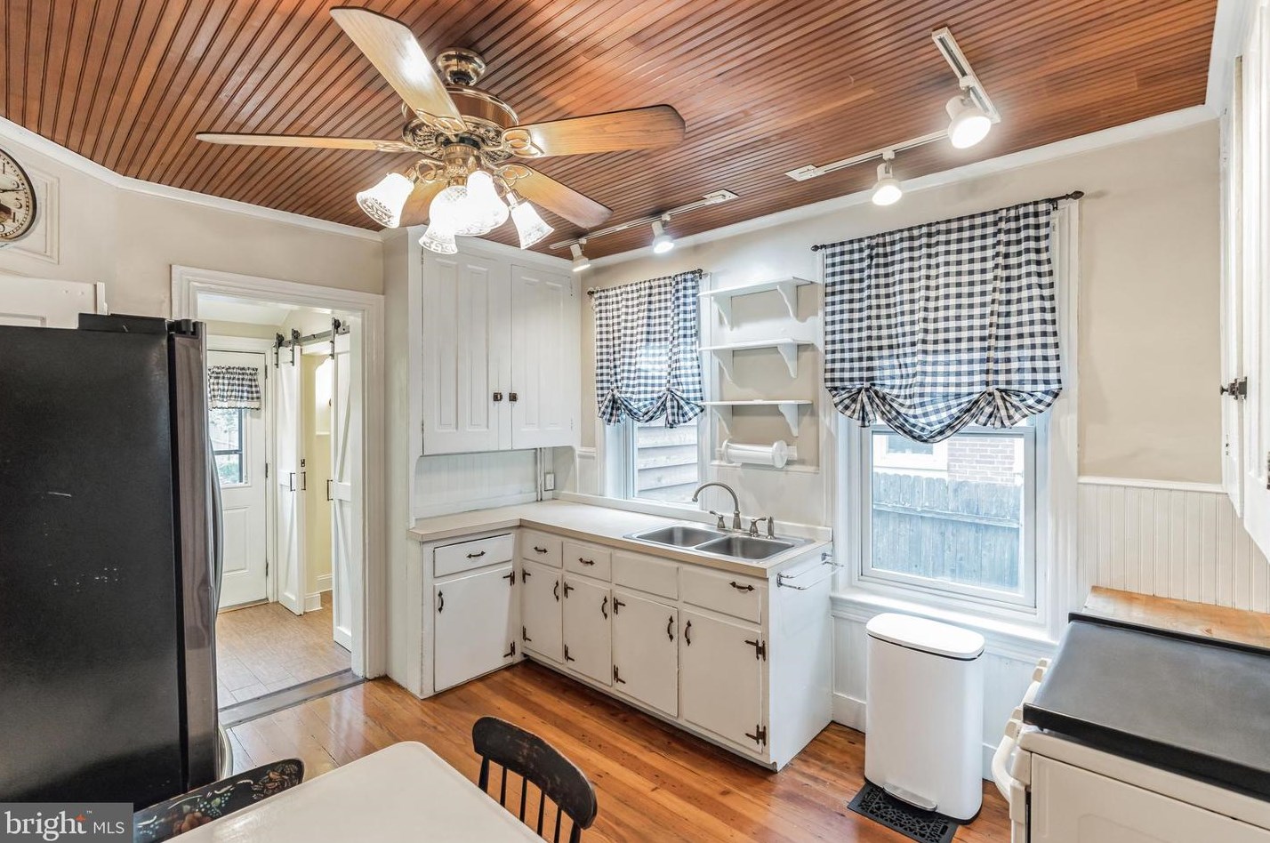 44 Sterling St, Upper Makefield PA  18940-1825 exterior