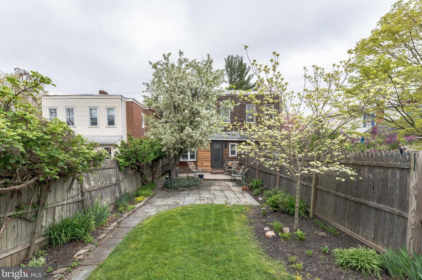 44 Sterling St, Upper Makefield PA  18940-1825 exterior