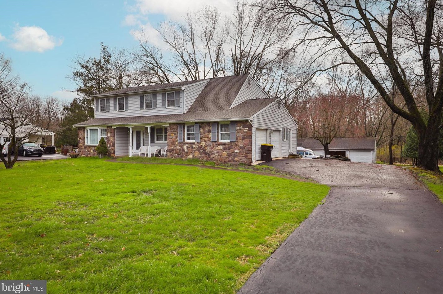 14 Sunnybrook Dr, Gardenville, PA