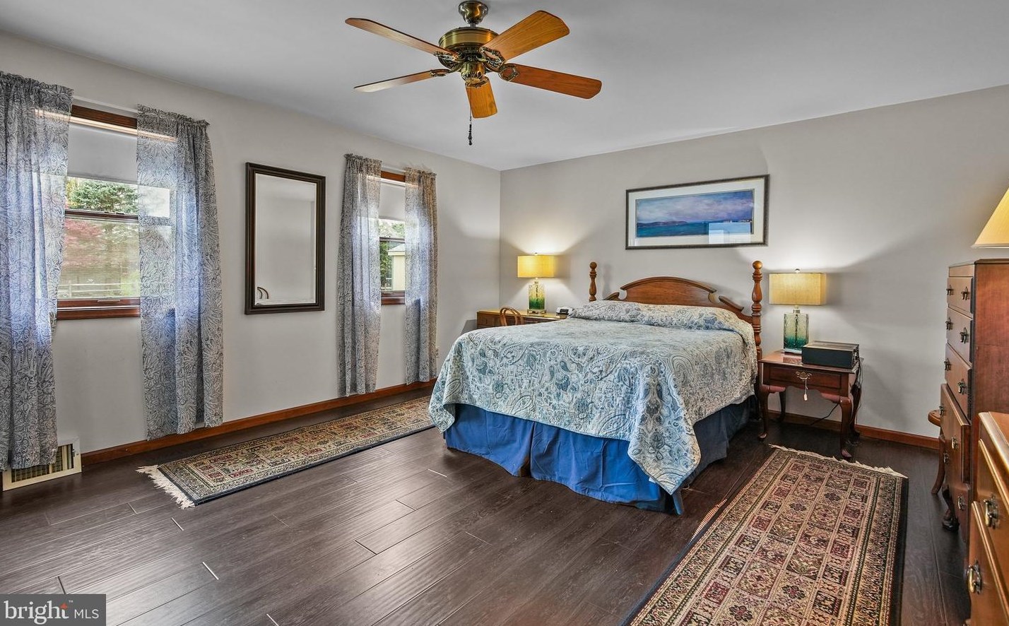 442 Norwood Ave, Upper Makefield PA 18940-2234 exterior