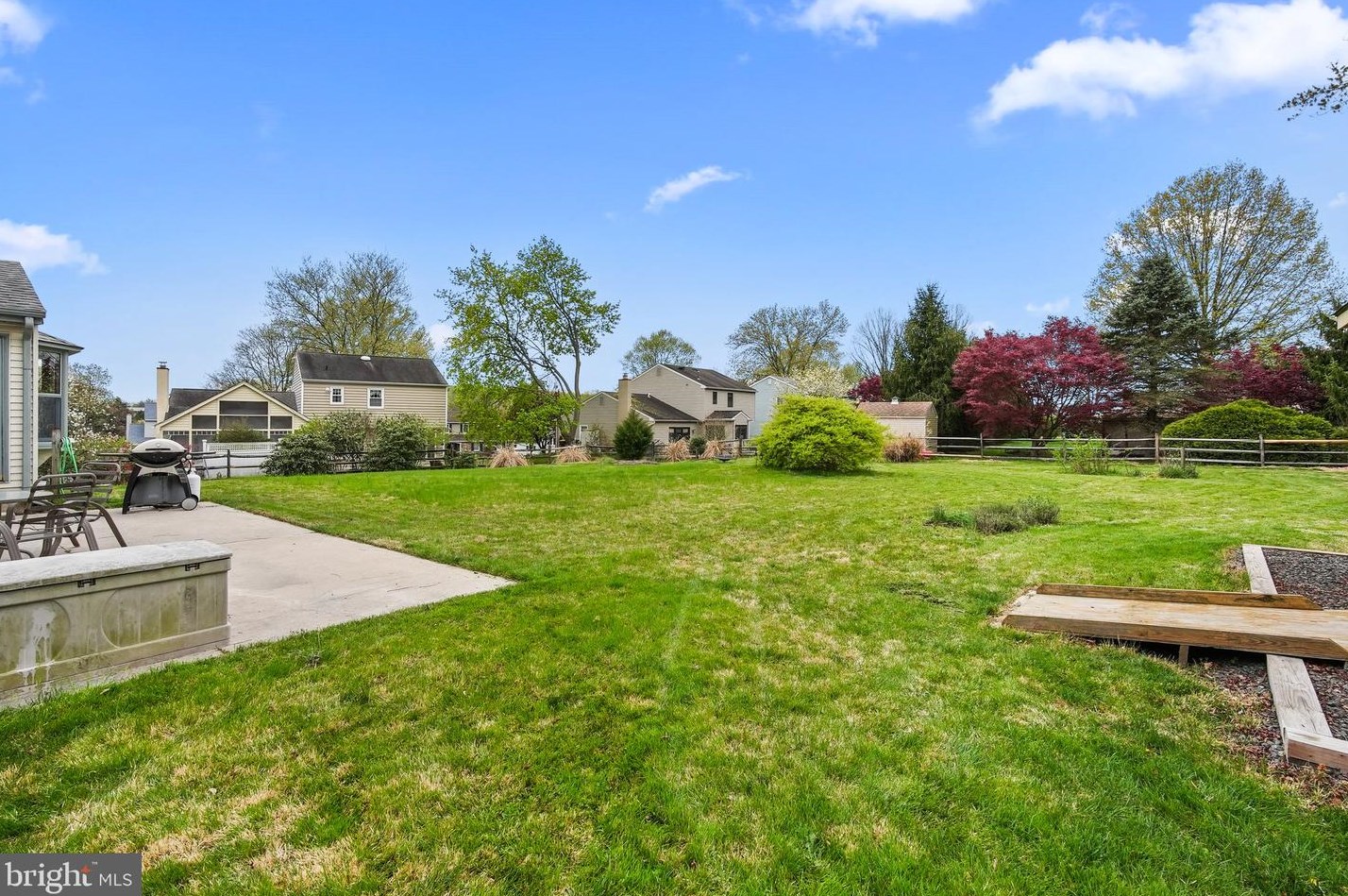 442 Norwood Ave, Upper Makefield PA 18940-2234 exterior