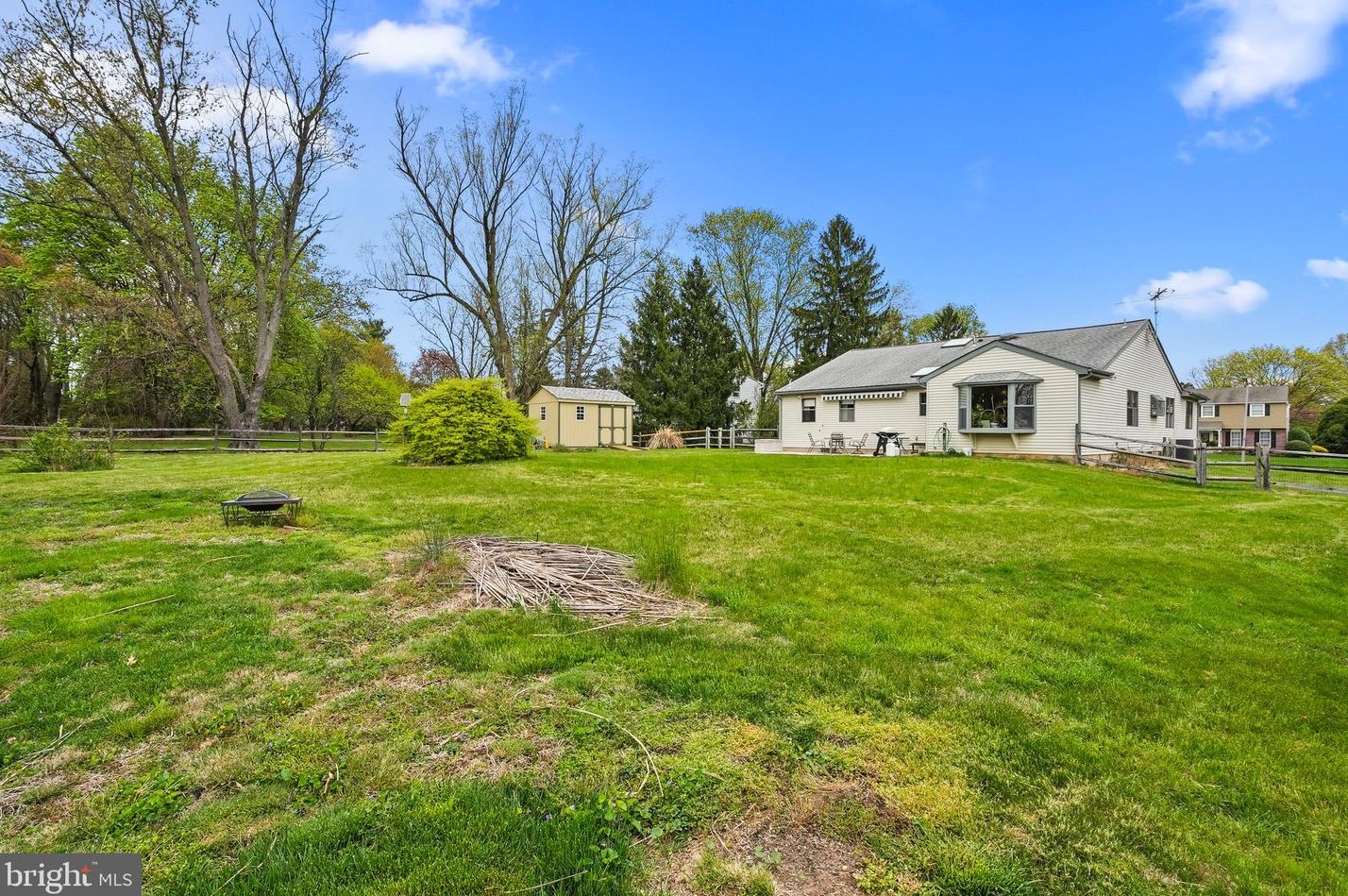 442 Norwood Ave, Upper Makefield PA 18940-2234 exterior