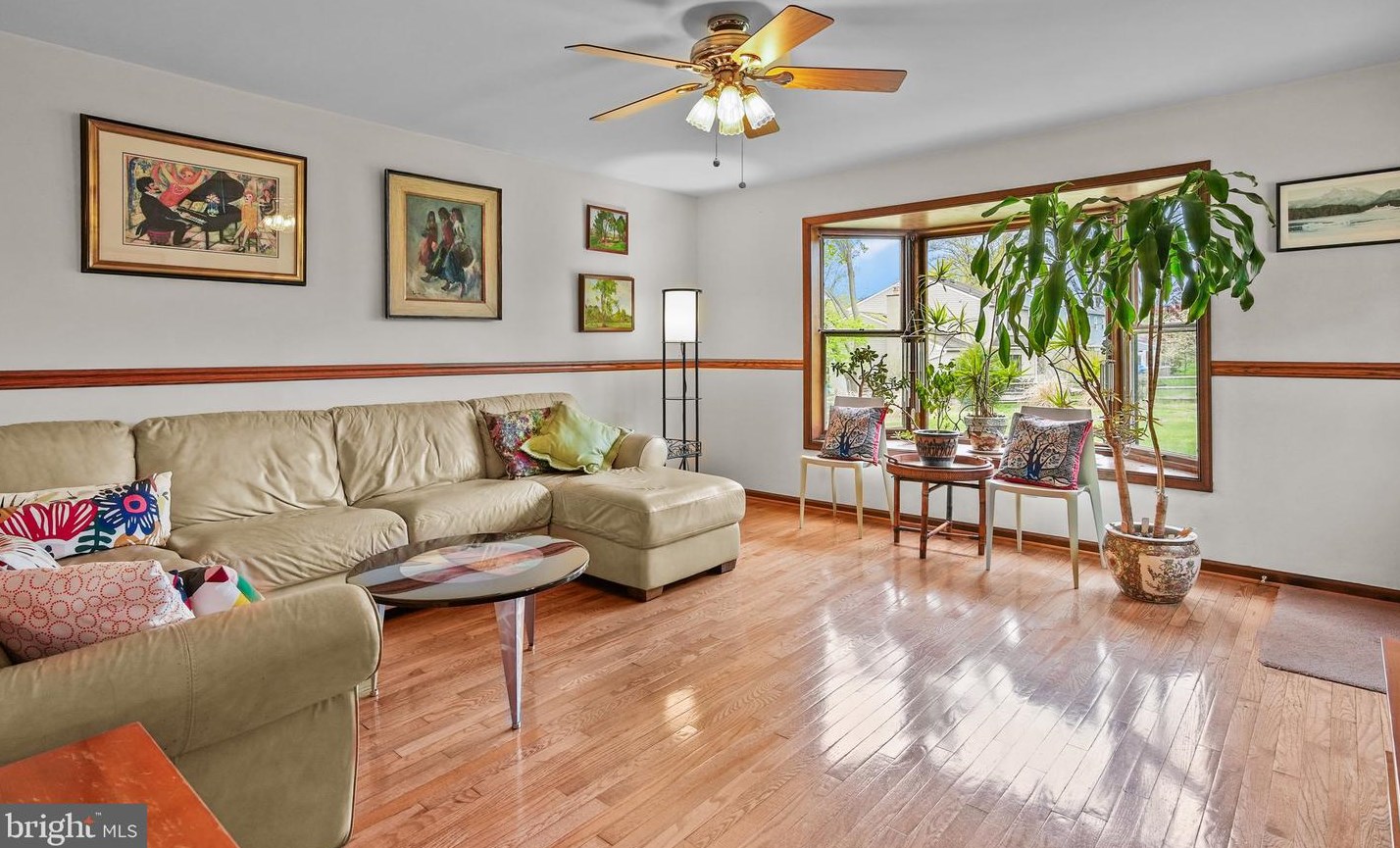 442 Norwood Ave, Upper Makefield PA 18940-2234 exterior