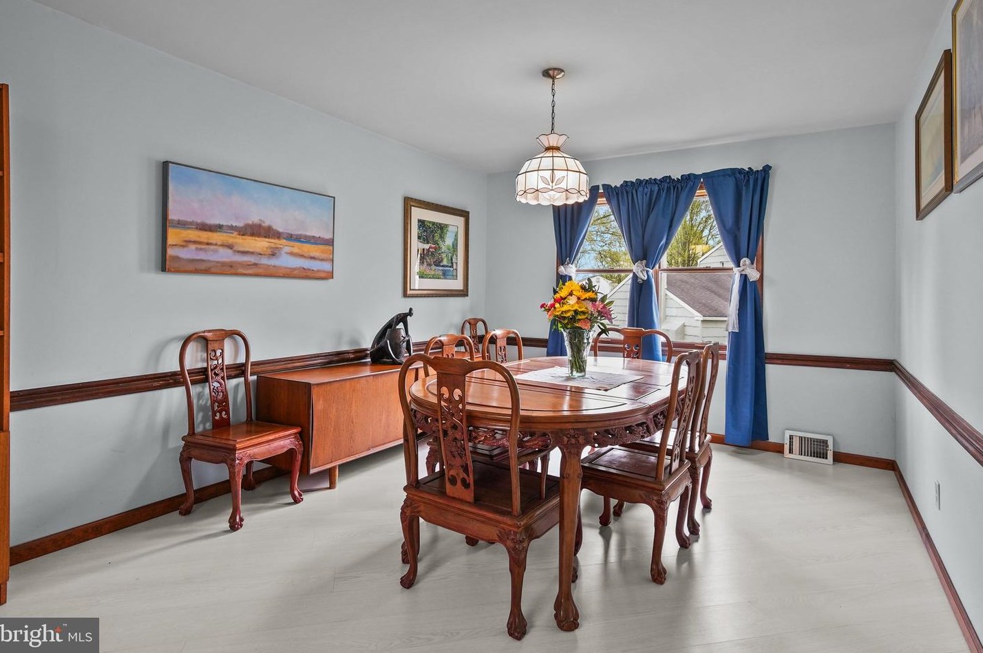 442 Norwood Ave, Upper Makefield PA 18940-2234 exterior