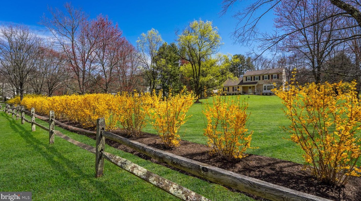 5934 Corrigan Rd, Gardenville, PA 18902