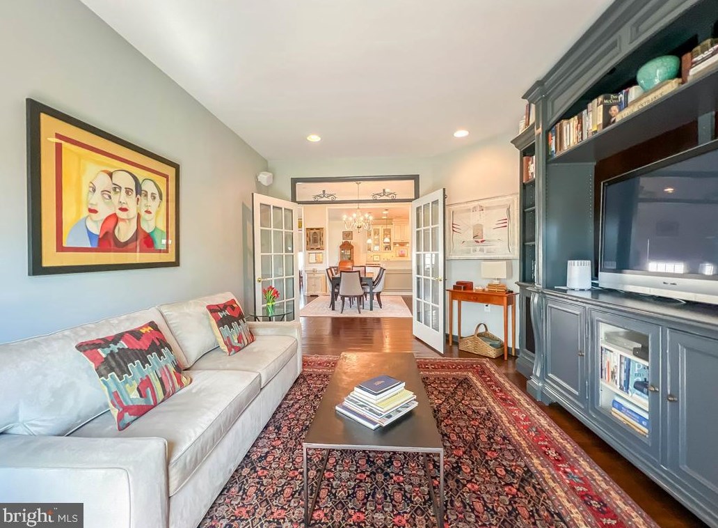 221 Willow Dr, Upper Makefield PA 18940-2458 exterior