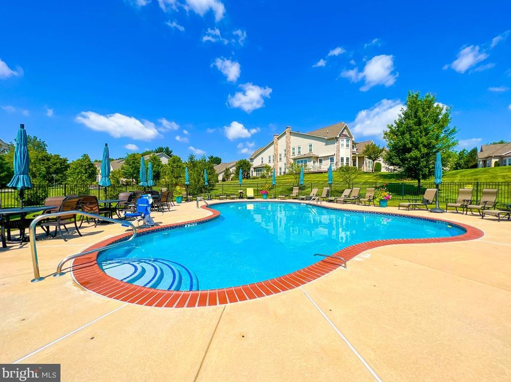 221 Willow Dr, Upper Makefield PA 18940-2458 exterior