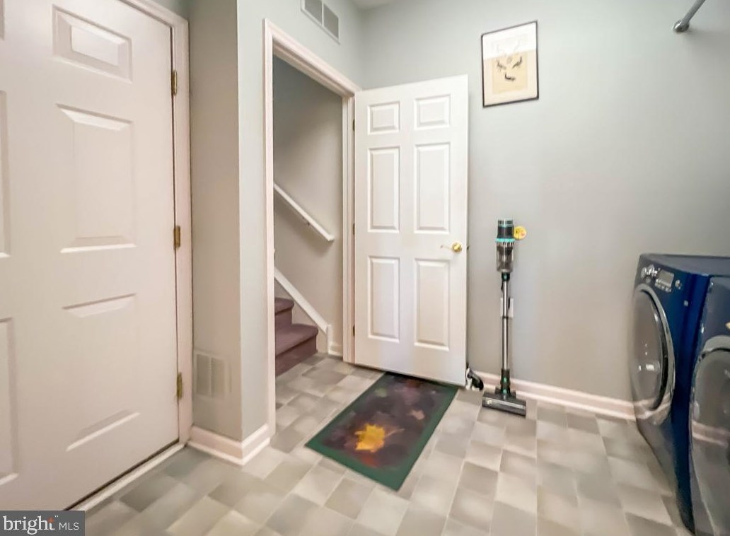 221 Willow Dr, Upper Makefield PA 18940-2458 exterior