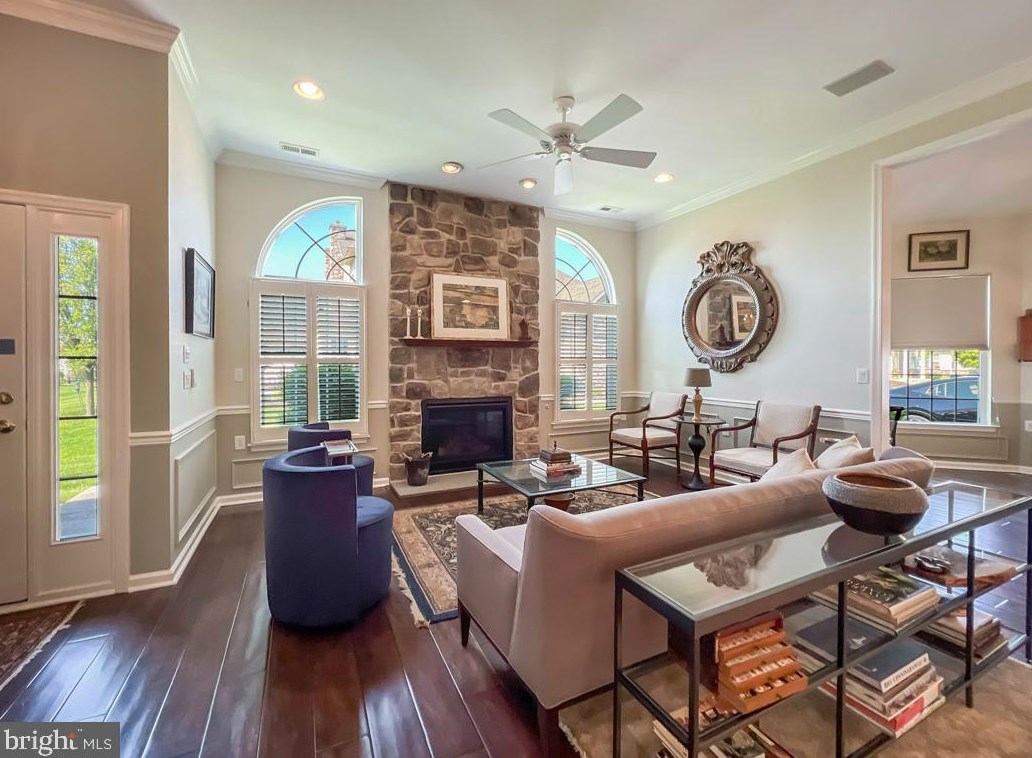 221 Willow Dr, Upper Makefield PA 18940-2458 exterior