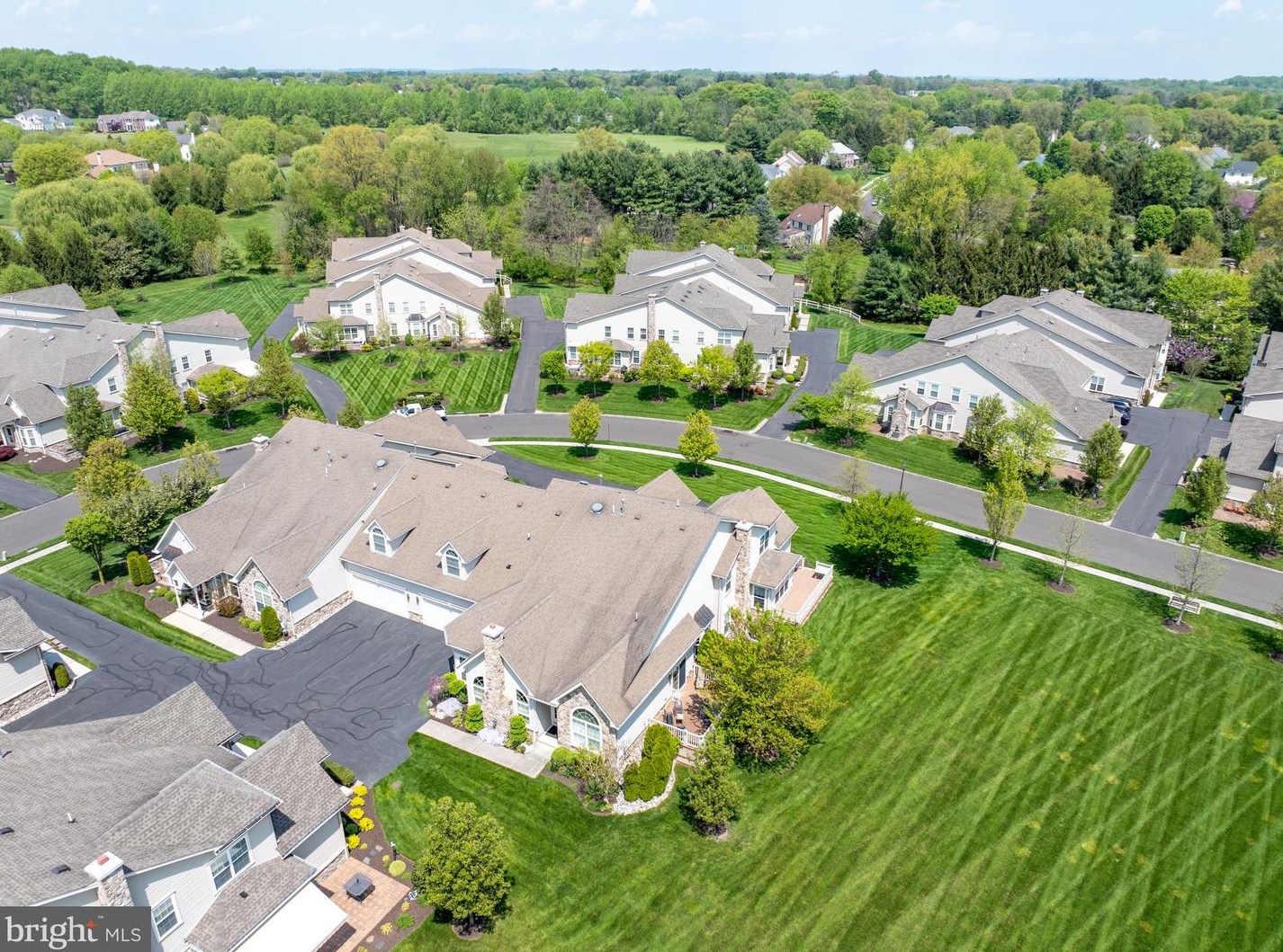 221 Willow Dr, Upper Makefield PA 18940-2458 exterior