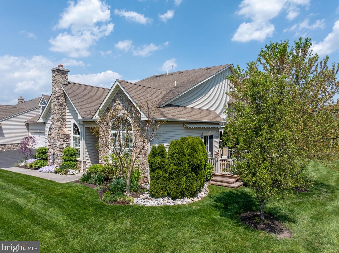 221 Willow Dr, Upper Makefield, PA 18940