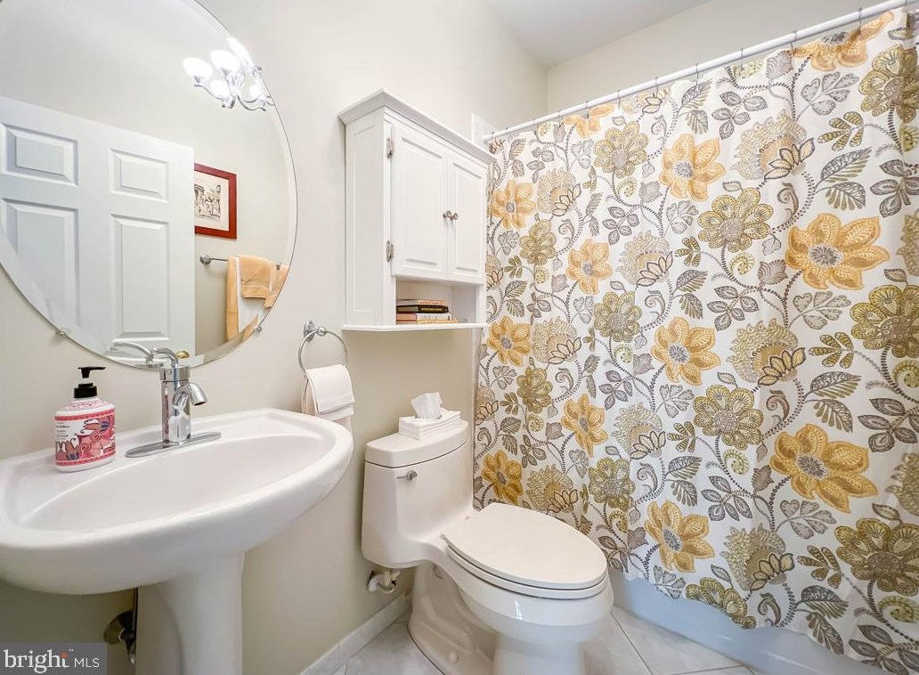 221 Willow Dr, Upper Makefield PA 18940-2458 exterior